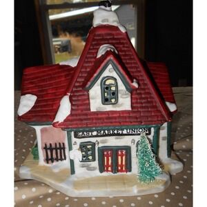 Christmas Valley Hollyshire Vintage East Market Union Shopping LIghted Illuminat